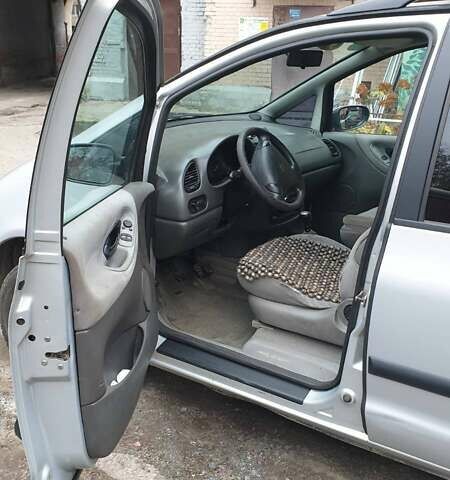 Серый Форд Галакси, объемом двигателя 1.9 л и пробегом 322 тыс. км за 3500 $, фото 3 на Automoto.ua