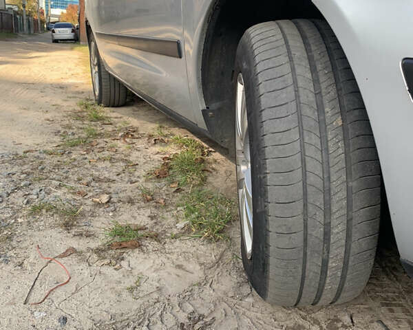 Сірий Форд Галаксі, об'ємом двигуна 1.9 л та пробігом 440 тис. км за 4500 $, фото 4 на Automoto.ua