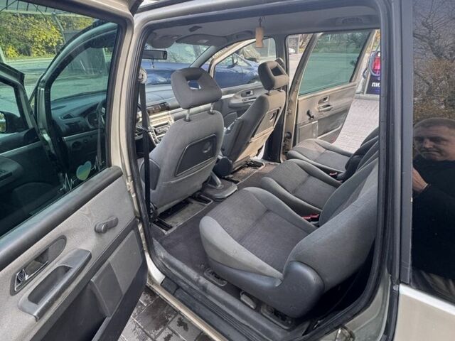 Серый Форд Галакси, объемом двигателя 1.9 л и пробегом 341 тыс. км за 2381 $, фото 8 на Automoto.ua