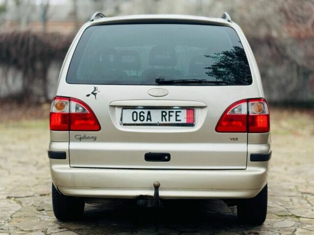 Серый Форд Галакси, объемом двигателя 1.9 л и пробегом 300 тыс. км за 2050 $, фото 6 на Automoto.ua