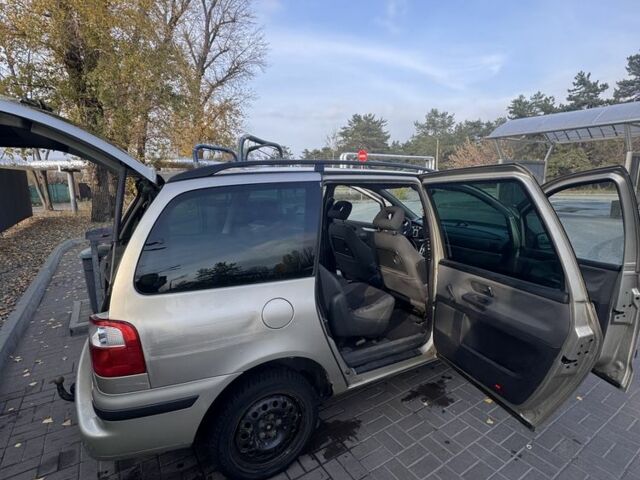 Серый Форд Галакси, объемом двигателя 1.9 л и пробегом 341 тыс. км за 2381 $, фото 4 на Automoto.ua