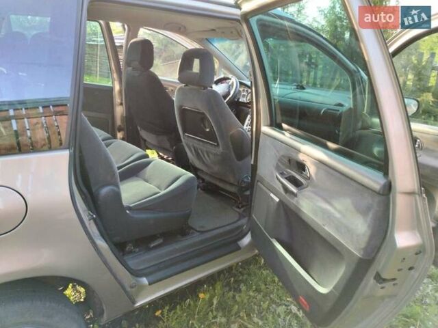 Серый Форд Галакси, объемом двигателя 1.9 л и пробегом 275 тыс. км за 3200 $, фото 4 на Automoto.ua