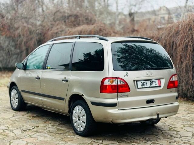 Серый Форд Галакси, объемом двигателя 1.9 л и пробегом 300 тыс. км за 2050 $, фото 7 на Automoto.ua