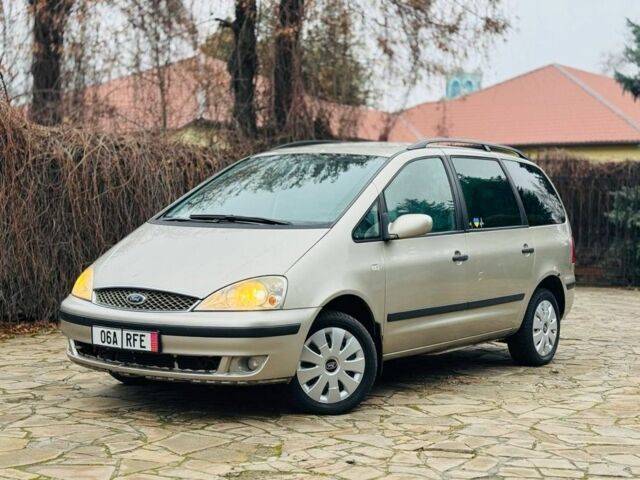 Серый Форд Галакси, объемом двигателя 1.9 л и пробегом 300 тыс. км за 2050 $, фото 1 на Automoto.ua