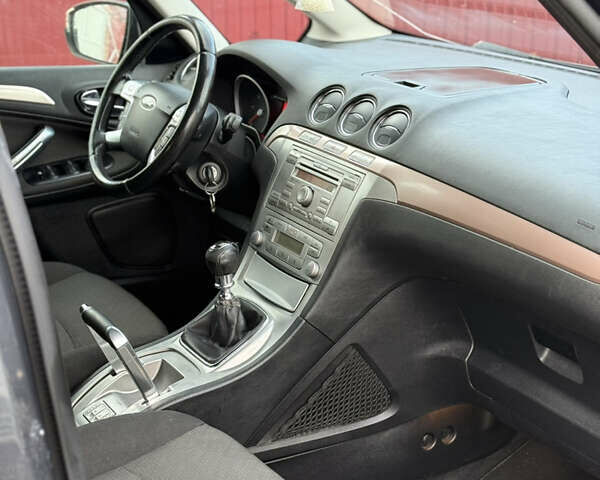 Серый Форд Галакси, объемом двигателя 2.2 л и пробегом 277 тыс. км за 6000 $, фото 12 на Automoto.ua