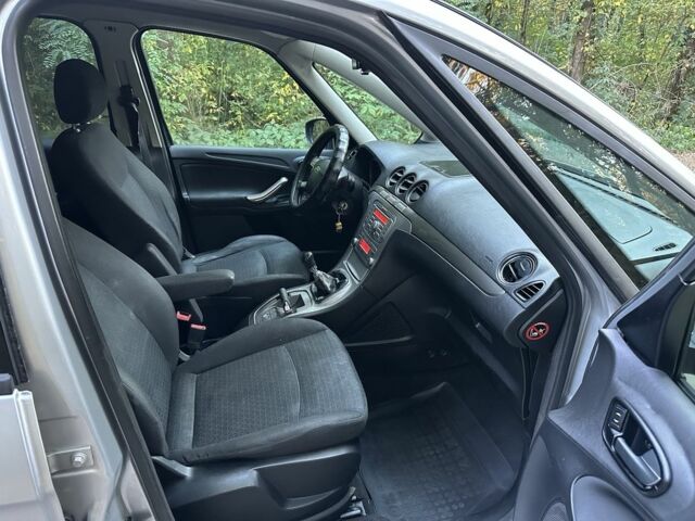 Серый Форд Галакси, объемом двигателя 2 л и пробегом 280 тыс. км за 4000 $, фото 6 на Automoto.ua