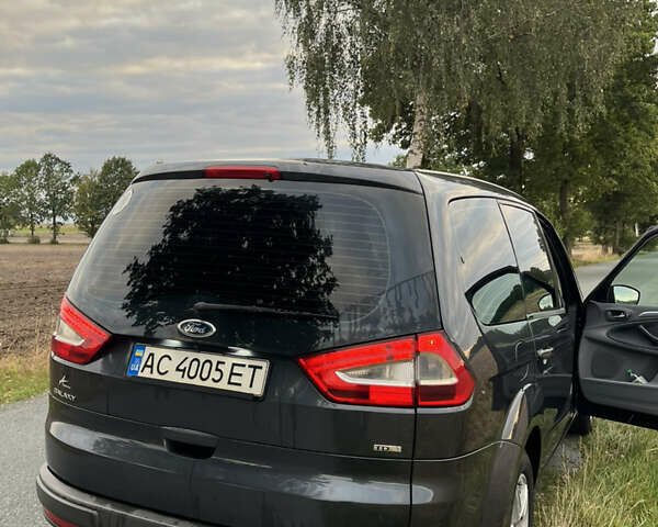 Сірий Форд Галаксі, об'ємом двигуна 1.75 л та пробігом 254 тис. км за 6012 $, фото 4 на Automoto.ua