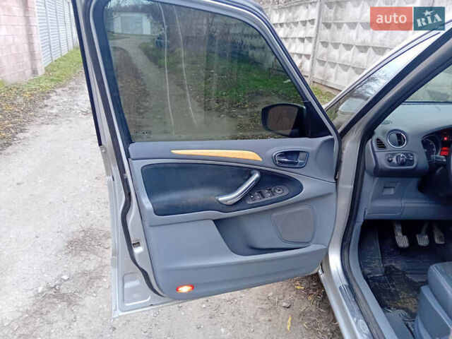 Сірий Форд Галаксі, об'ємом двигуна 2 л та пробігом 350 тис. км за 6200 $, фото 7 на Automoto.ua