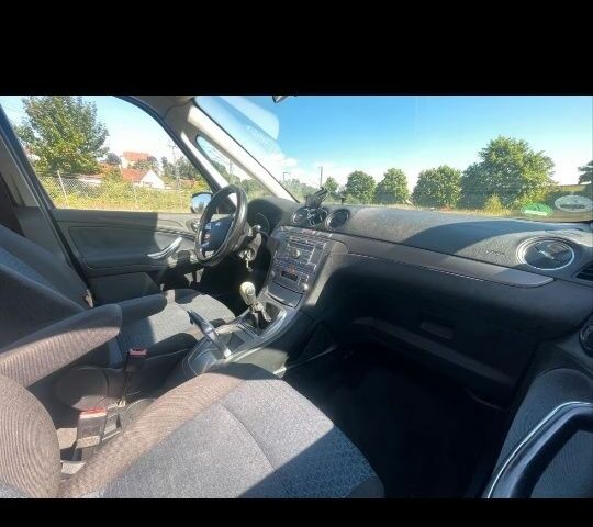 Серый Форд Галакси, объемом двигателя 2 л и пробегом 300 тыс. км за 4156 $, фото 2 на Automoto.ua