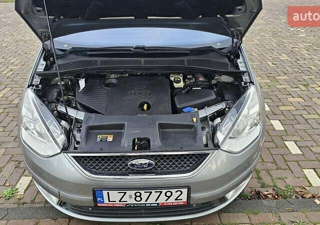 Серый Форд Галакси, объемом двигателя 1.8 л и пробегом 234 тыс. км за 7000 $, фото 3 на Automoto.ua