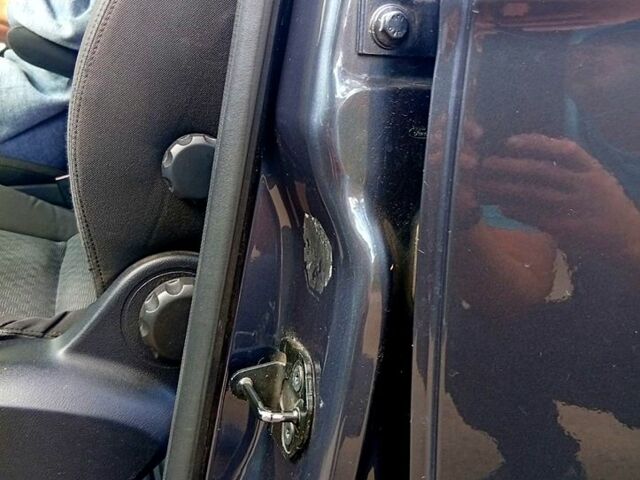 Сірий Форд Галаксі, об'ємом двигуна 2 л та пробігом 218 тис. км за 7800 $, фото 4 на Automoto.ua