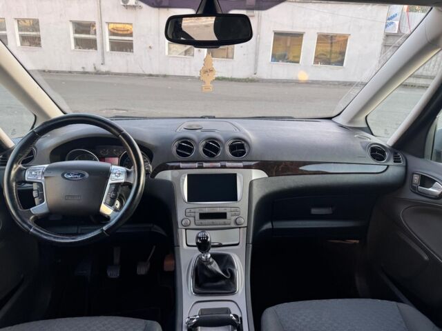 Серый Форд Галакси, объемом двигателя 1.8 л и пробегом 240 тыс. км за 9690 $, фото 13 на Automoto.ua