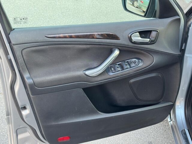 Серый Форд Галакси, объемом двигателя 1.8 л и пробегом 240 тыс. км за 9690 $, фото 15 на Automoto.ua