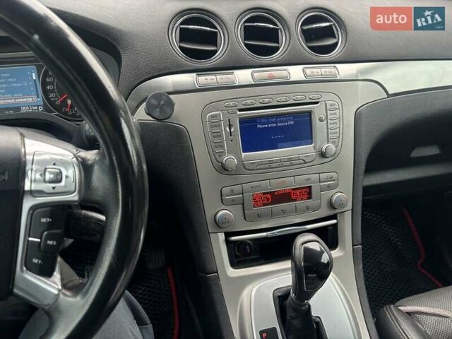 Серый Форд Галакси, объемом двигателя 2 л и пробегом 360 тыс. км за 7700 $, фото 3 на Automoto.ua