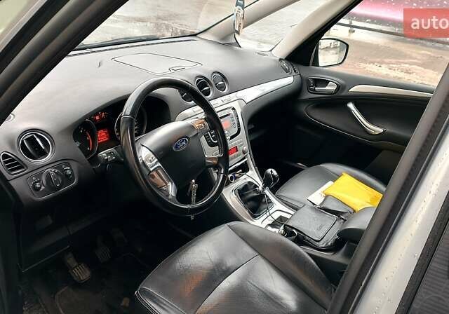 Форд Галакси 2010 в Ровно на Automoto.ua Серый Форд Галакси, объемом двигателя 2 л и пробегом 270 тыс. км за 9999 $, фото 1 на Automoto.ua