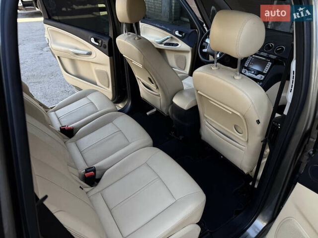 Форд Галакси 2011 в Днепре (Днепропетровске) на Automoto.ua Серый Форд Галакси, объемом двигателя 2 л и пробегом 117 тыс. км за 12300 $, фото 10 на Automoto.ua