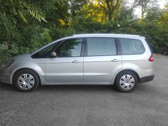 Серый Форд Галакси, объемом двигателя 2 л и пробегом 215 тыс. км за 8800 $, фото 1 на Automoto.ua