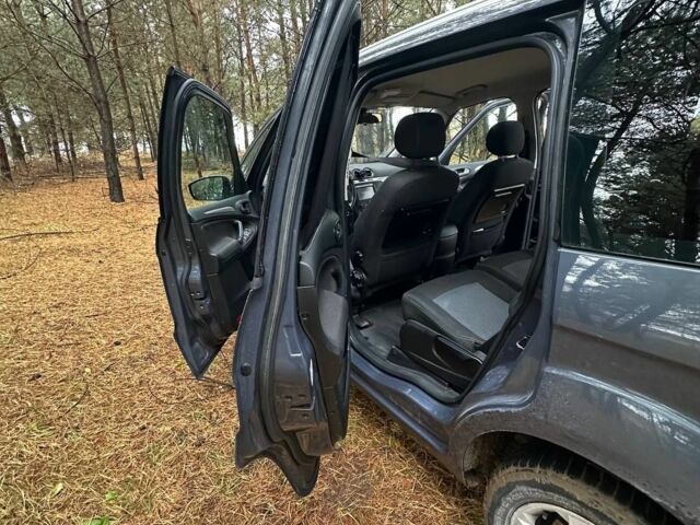 Сірий Форд Галаксі, об'ємом двигуна 1.6 л та пробігом 280 тис. км за 8800 $, фото 2 на Automoto.ua