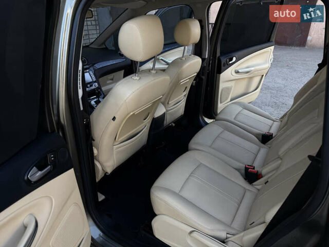 Форд Галакси 2011 в Днепре (Днепропетровске) на Automoto.ua Серый Форд Галакси, объемом двигателя 2 л и пробегом 117 тыс. км за 12300 $, фото 7 на Automoto.ua