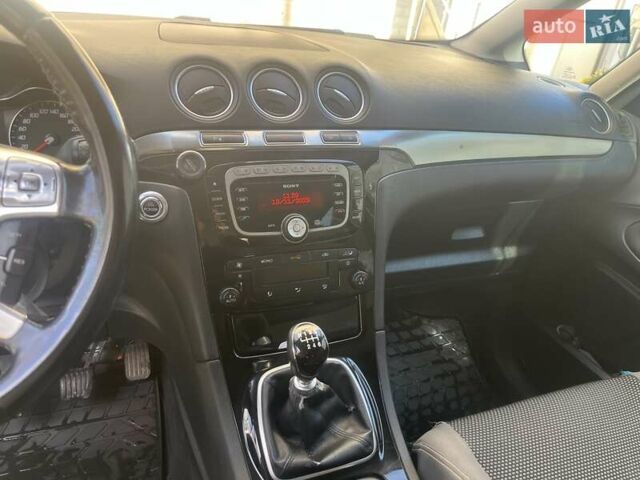 Серый Форд Галакси, объемом двигателя 2 л и пробегом 225 тыс. км за 9000 $, фото 5 на Automoto.ua