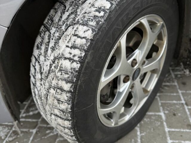 Серый Форд Галакси, объемом двигателя 2 л и пробегом 270 тыс. км за 11700 $, фото 4 на Automoto.ua