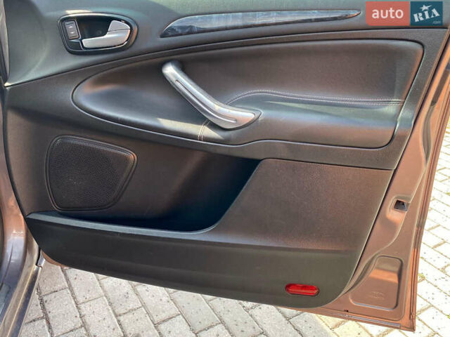 Сірий Форд Галаксі, об'ємом двигуна 2 л та пробігом 240 тис. км за 12999 $, фото 26 на Automoto.ua