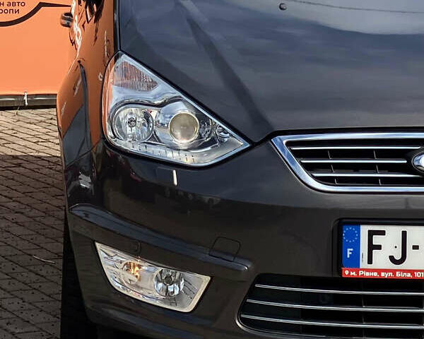 Сірий Форд Галаксі, об'ємом двигуна 2 л та пробігом 240 тис. км за 13200 $, фото 3 на Automoto.ua