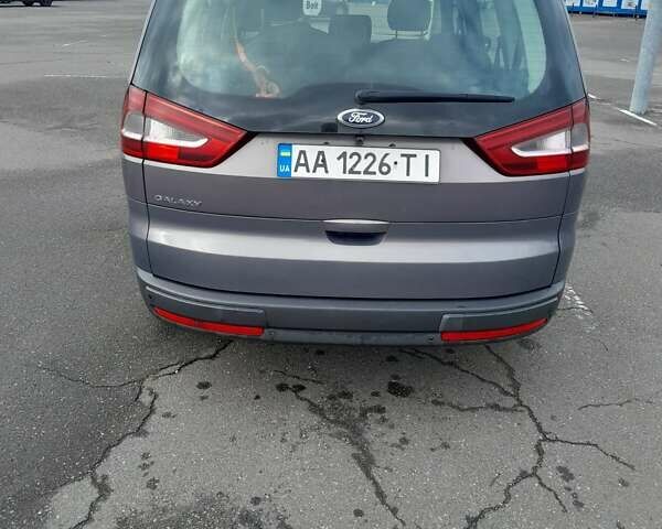 Серый Форд Галакси, объемом двигателя 2 л и пробегом 362 тыс. км за 10200 $, фото 4 на Automoto.ua