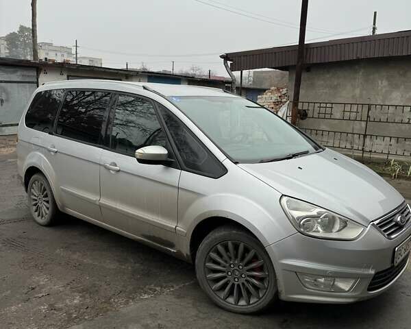 Серый Форд Галакси, объемом двигателя 2 л и пробегом 381 тыс. км за 10700 $, фото 2 на Automoto.ua