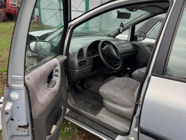 Серый Форд Галакси, объемом двигателя 2 л и пробегом 200 тыс. км за 1183 $, фото 1 на Automoto.ua