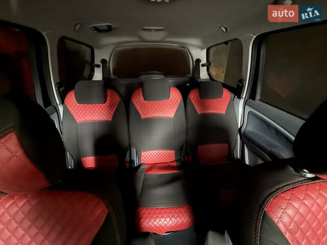 Синий Форд Галакси, объемом двигателя 2 л и пробегом 250 тыс. км за 4000 $, фото 3 на Automoto.ua