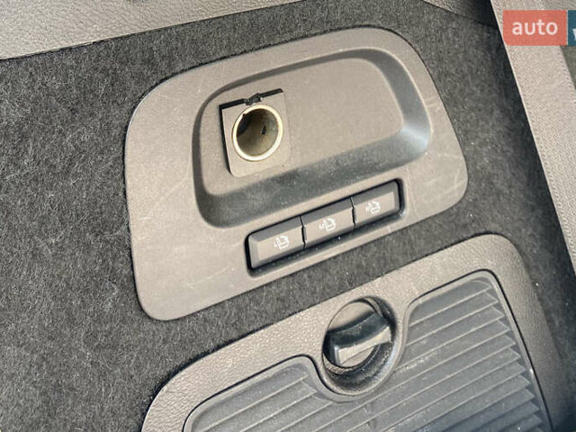 Синій Форд Галаксі, об'ємом двигуна 2 л та пробігом 293 тис. км за 16000 $, фото 36 на Automoto.ua