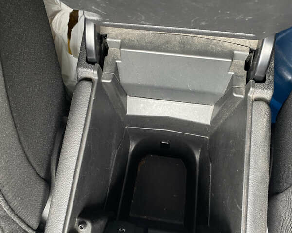 Синій Форд Галаксі, об'ємом двигуна 2 л та пробігом 293 тис. км за 16000 $, фото 19 на Automoto.ua