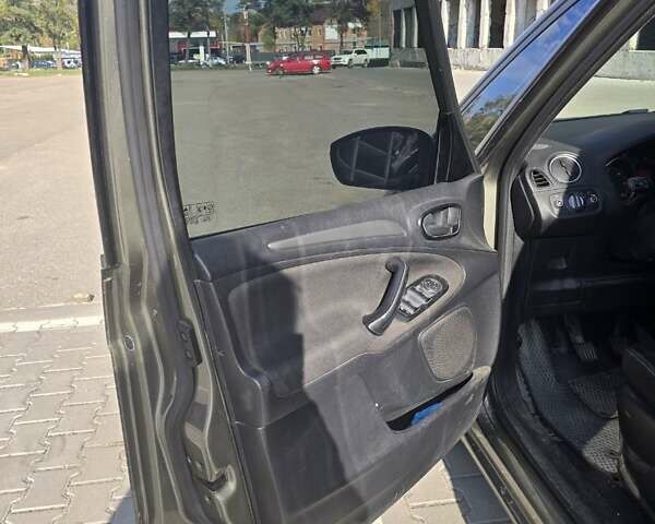 Зеленый Форд Галакси, объемом двигателя 1.56 л и пробегом 287 тыс. км за 9550 $, фото 7 на Automoto.ua