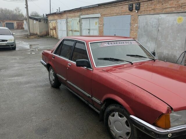 Красный Форд Гранада, объемом двигателя 2 л и пробегом 100 тыс. км за 750 $, фото 5 на Automoto.ua