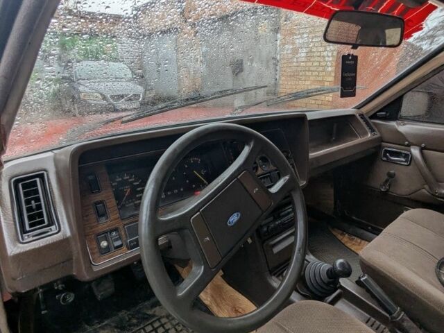 Красный Форд Гранада, объемом двигателя 2 л и пробегом 100 тыс. км за 750 $, фото 7 на Automoto.ua