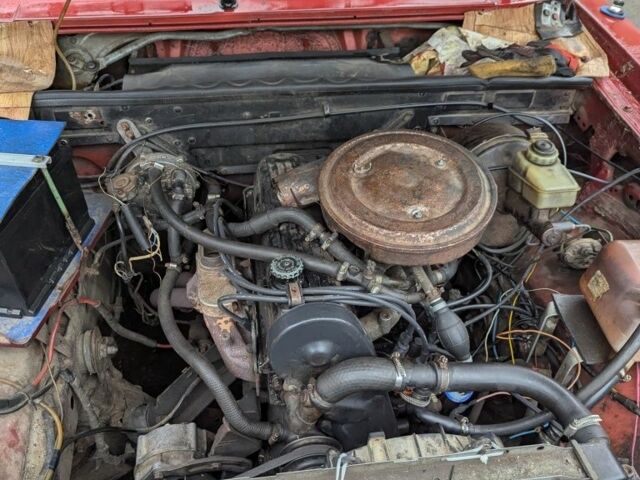 Красный Форд Гранада, объемом двигателя 2 л и пробегом 100 тыс. км за 750 $, фото 6 на Automoto.ua