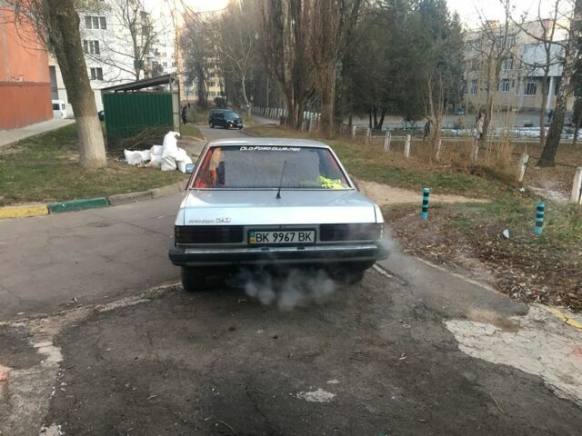 Сірий Форд Гранада, об'ємом двигуна 2 л та пробігом 300 тис. км за 999 $, фото 5 на Automoto.ua