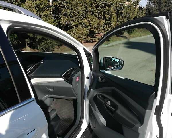 Белый Форд Гранд С-макс, объемом двигателя 1.6 л и пробегом 298 тыс. км за 8100 $, фото 1 на Automoto.ua