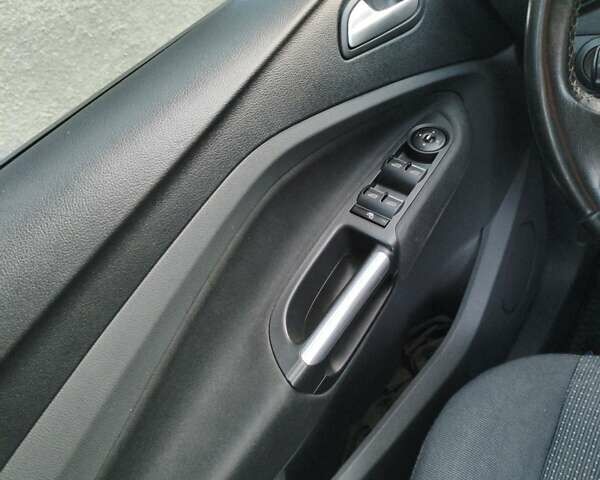 Белый Форд Гранд С-макс, объемом двигателя 2 л и пробегом 252 тыс. км за 9100 $, фото 7 на Automoto.ua