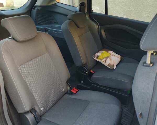 Белый Форд Гранд С-макс, объемом двигателя 2 л и пробегом 252 тыс. км за 9100 $, фото 11 на Automoto.ua