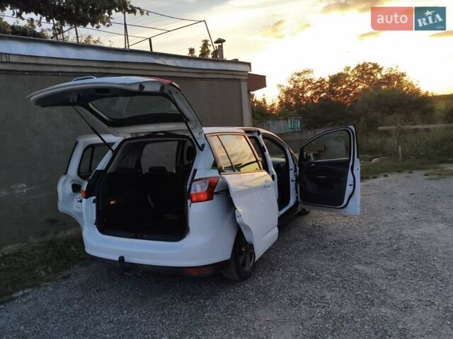 Белый Форд Гранд С-макс, объемом двигателя 2 л и пробегом 252 тыс. км за 9100 $, фото 6 на Automoto.ua