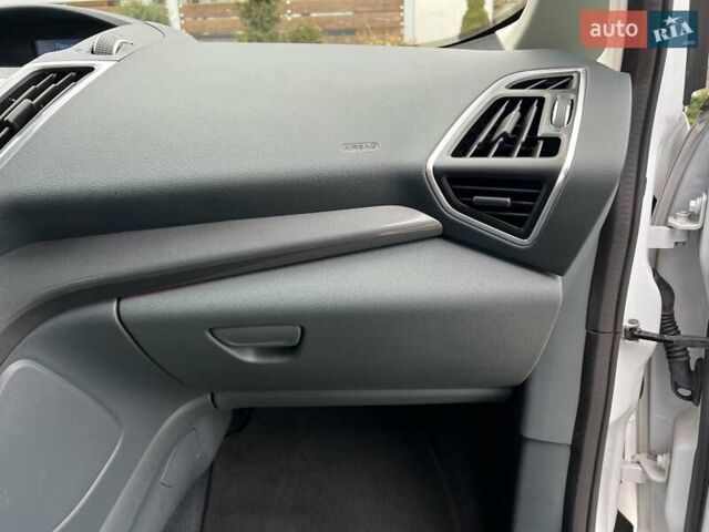 Білий Форд Гранд С-макс, об'ємом двигуна 1.6 л та пробігом 201 тис. км за 9950 $, фото 125 на Automoto.ua