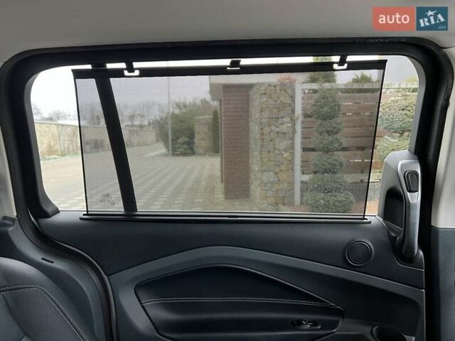 Білий Форд Гранд С-макс, об'ємом двигуна 1.6 л та пробігом 201 тис. км за 9950 $, фото 83 на Automoto.ua