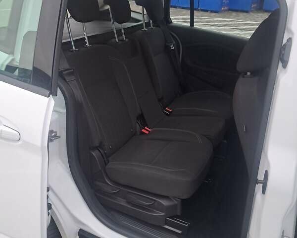 Белый Форд Гранд С-макс, объемом двигателя 1.5 л и пробегом 170 тыс. км за 9500 $, фото 16 на Automoto.ua