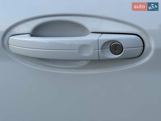 Белый Форд Гранд С-макс, объемом двигателя 1.5 л и пробегом 213 тыс. км за 10500 $, фото 13 на Automoto.ua