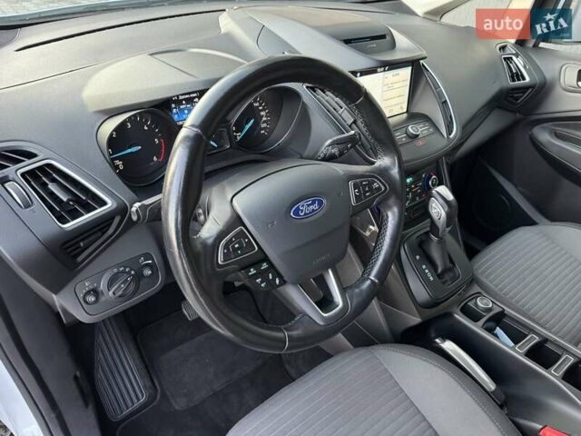 Белый Форд Гранд С-макс, объемом двигателя 1.5 л и пробегом 213 тыс. км за 10500 $, фото 17 на Automoto.ua