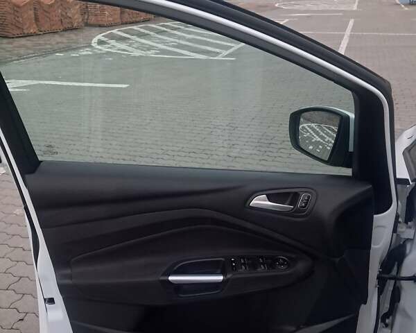 Белый Форд Гранд С-макс, объемом двигателя 1.5 л и пробегом 170 тыс. км за 9500 $, фото 11 на Automoto.ua