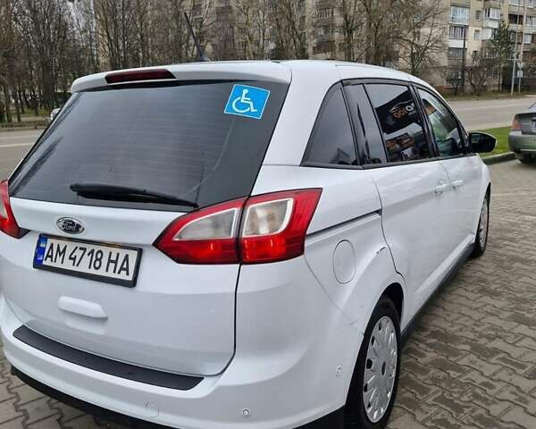 Белый Форд Гранд С-макс, объемом двигателя 1.5 л и пробегом 290 тыс. км за 8000 $, фото 7 на Automoto.ua
