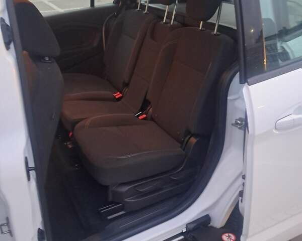 Белый Форд Гранд С-макс, объемом двигателя 1.5 л и пробегом 170 тыс. км за 9500 $, фото 7 на Automoto.ua